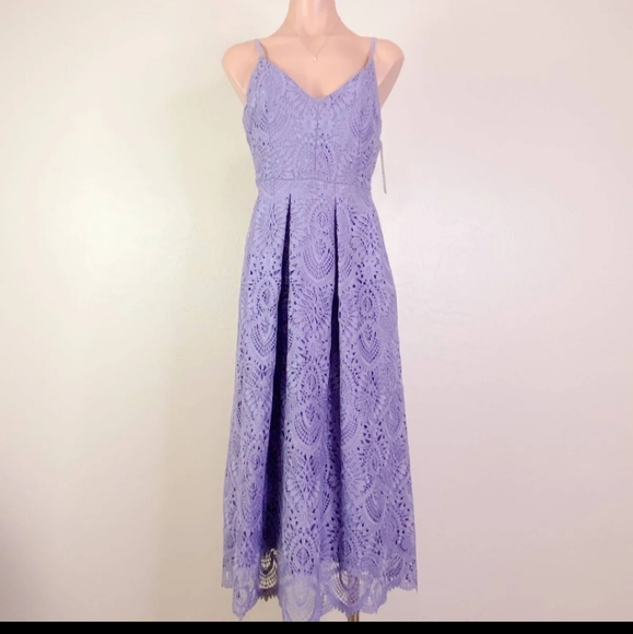Gianni Bini Dresses & Skirts - Gianni Bini Lavender Lace Midi Dress